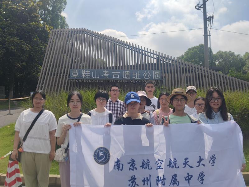 b58aaf9ded8542e79c92733e0e8bcfe5.jpg