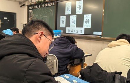 笔墨飞扬，词汇争锋 —— 高三英语学科主题日活动精彩回顾