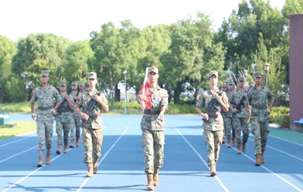 迷彩戎装铸意志，热血青春启新程 ——南航苏州附中2025级新生军训开营仪式